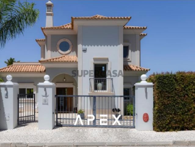 Moradia T5 em Almancil