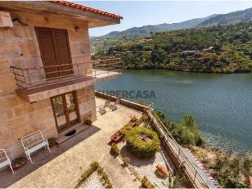 Moradia T5 em Santa Leocádia e Mesquinhata