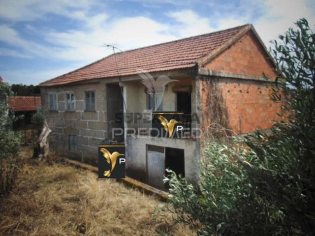 Moradia T5 em Andrães