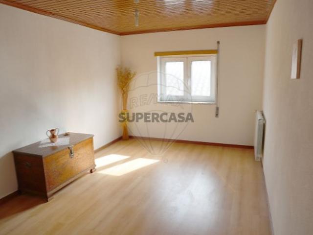 Moradia T5 em Arcozelos