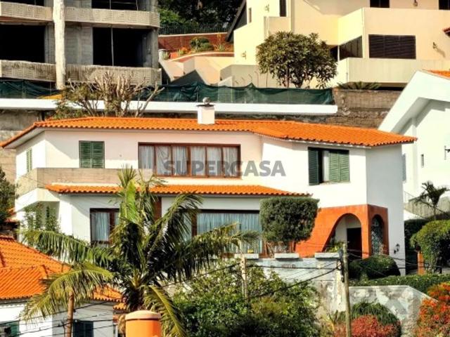 Moradia T5 em São Martinho