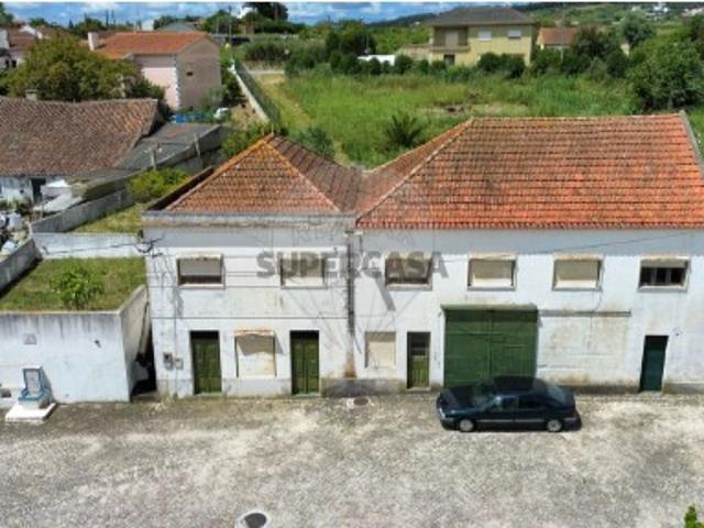 Moradia T5 em Carvoeira e Carmões