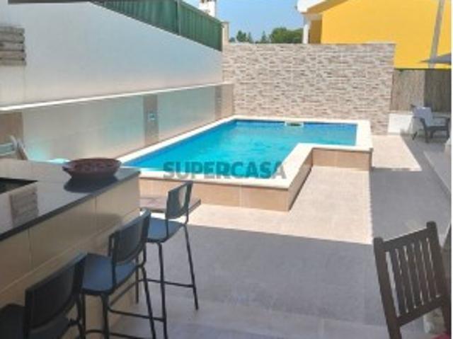 Moradia T5 em Charneca de Caparica e Sobreda