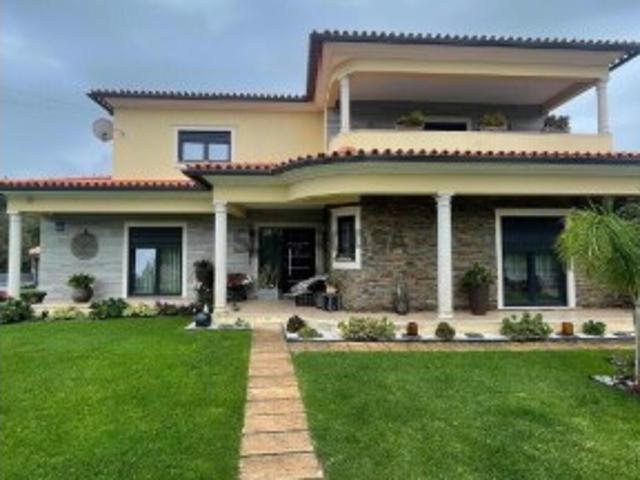 Moradia T5 em Coimbrão