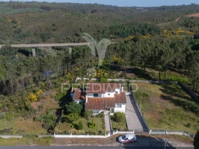 Moradia T5 em Côja e Barril de Alva