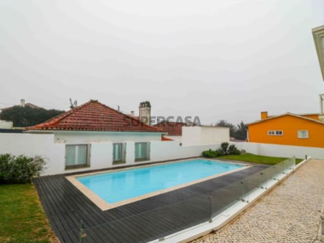 Moradia T5 em condomínio com piscina!