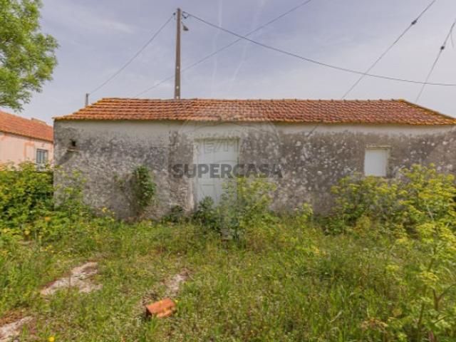 Moradia T5 em Igreja Nova e Cheleiros