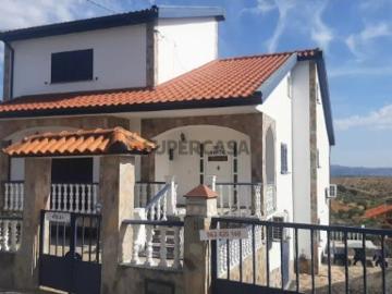 Moradia T5 em Lamas de Orelhão