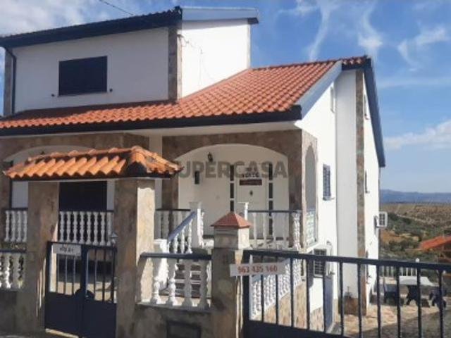 Moradia T5 em Lamas de Orelhão