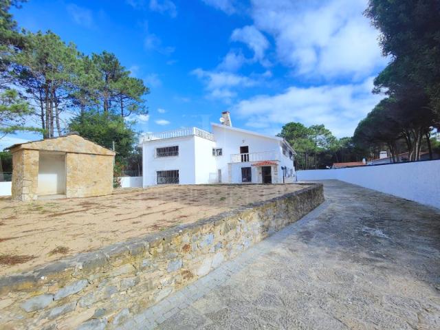 MORADIA T5 EM LOTE DE 1600m2 NAS AZENHAS DO MAR