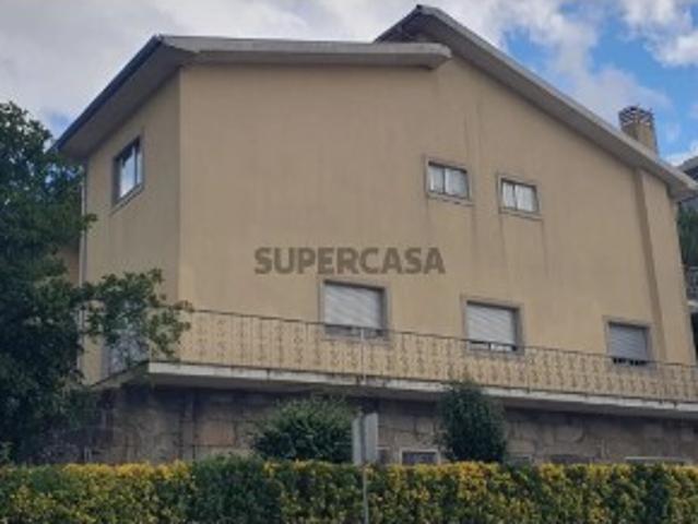 Moradia T5 em Paços de Ferreira