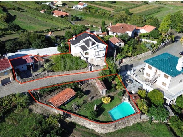 Moradia T5 em Pedra com Piscina e Espigueiro