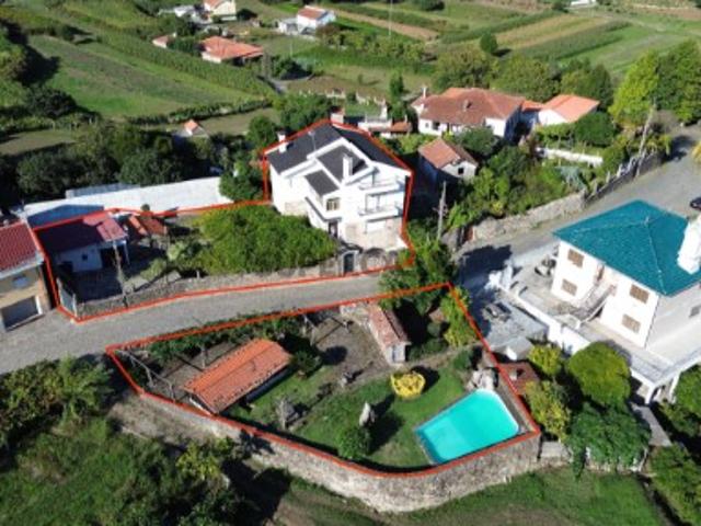 Moradia T5 em Pedra com Piscina e Espigueiro