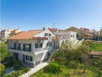 Casa à venda em Ramada e Caneças - Jardim