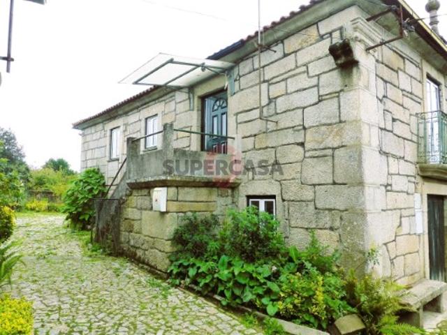 Moradia T5 em Riba de Mouro