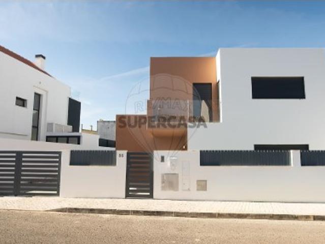 Moradia T5 em São Domingos de Rana
