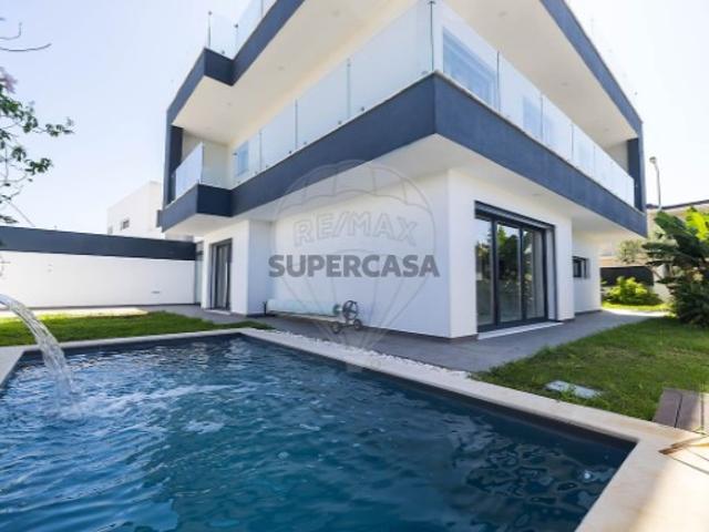 Moradia T5 em São Domingos de Rana