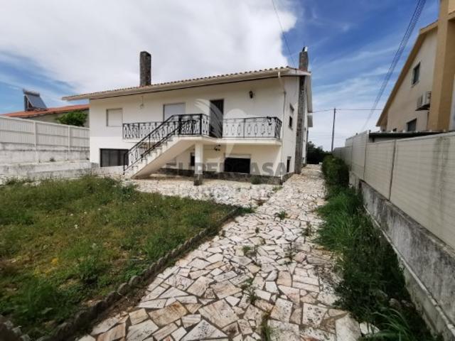 Moradia T5 em São João Baptista e Santa Maria dos Olivais
