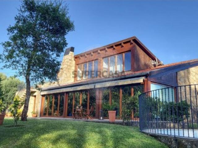 Moradia T5 em São Pedro de Arcos