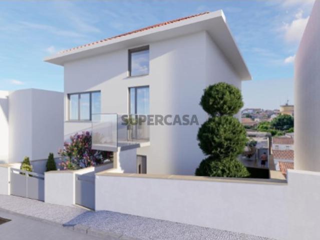Moradia T5 em Santa Clara e Castelo Viegas