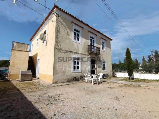 Moradia T5 em Santa Eulália