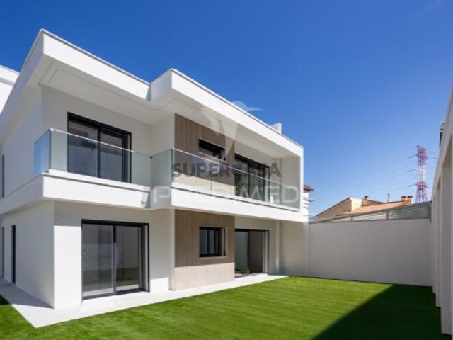 Moradia T5 em Santa Iria de Azoia, São João da Talha e Bobadela