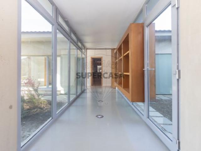 Moradia T5 em Santo Estevão