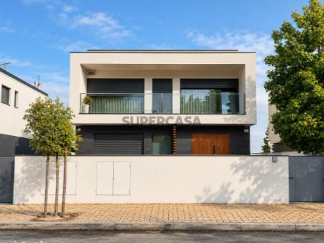 Moradia T5 em Taveiro, Ameal e Arzila