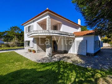 Moradia T5 em terreno com 1.300 m2, em Colares, Sintra. 180m² Colares
