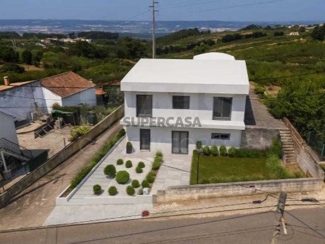 Moradia T5 em Usseira