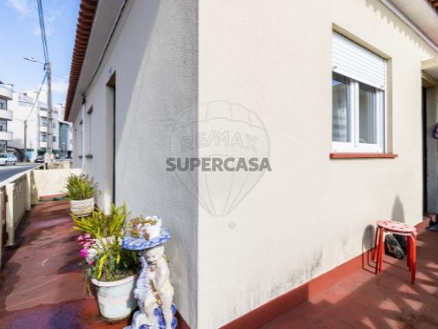 Moradia T5 em Vila de Cucujães