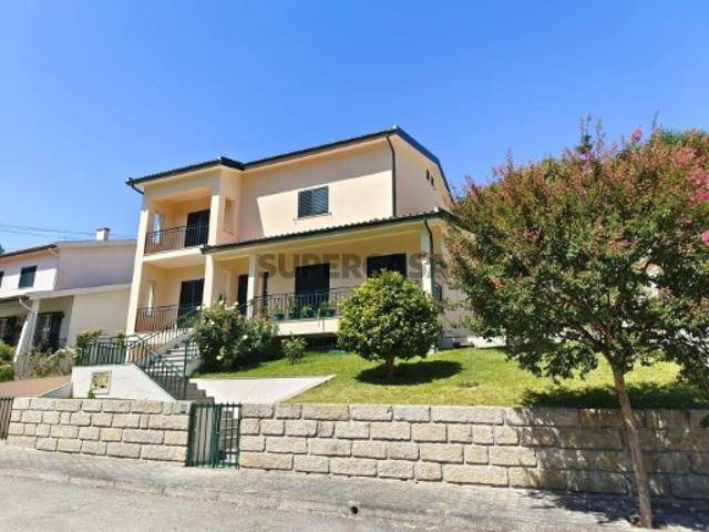 Moradia T5 em Vouzela e Paços de Vilharigues