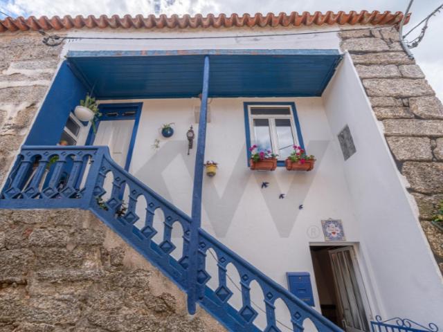 Moradia T5 | Fachada de Pedra Famíliar ou com Potencial para Turismo em Ferreiros do Dão, Tondela