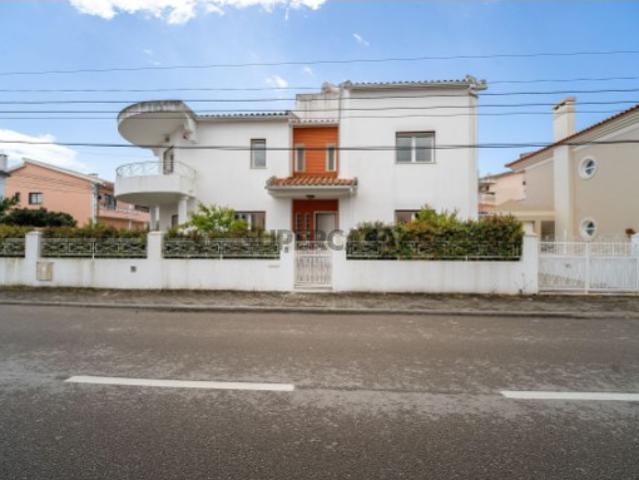 Moradia T5 Foros de Amora, Quinta da Charnequinha