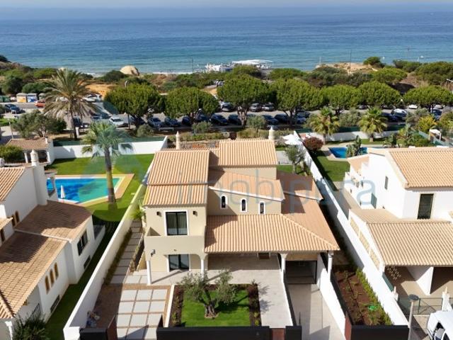 Moradia T5 frente mar na Galé em Albufeira