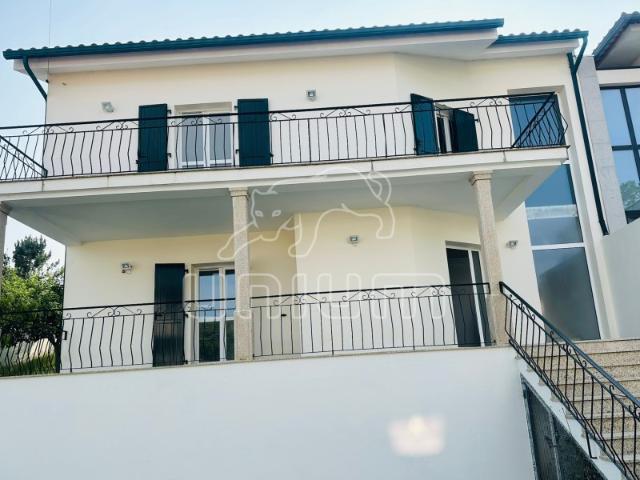 Moradia T5 Vila Nova de Anha