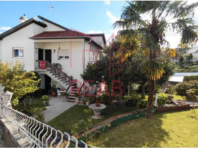 Moradia T5 independente c/ terreno em Aguiar da Beira