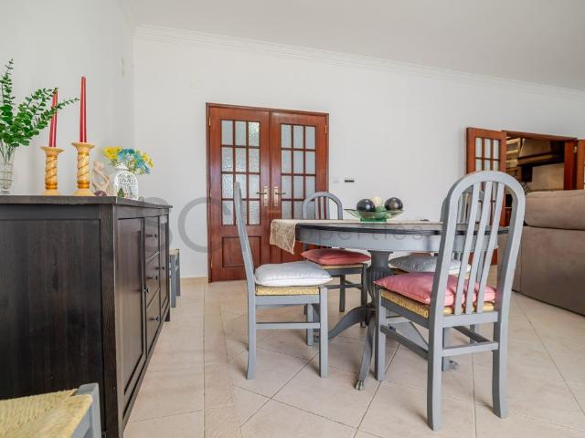 Moradia T5 Independente com Garagem em Fernão Ferro 183m² Fernão Ferro