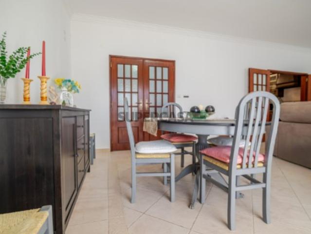 Moradia T5 Independente com Garagem em Fernão Ferro