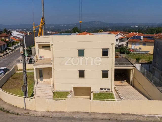 Moradia T5 Individual em Merelim São Paio, Braga, para Arrendamento!
