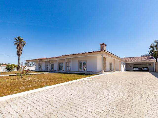 Moradia T5 inserida em lote de 2.800 m² Pataias 600m² Pataias