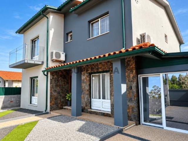 Moradia T5 isolada com jardim e anexo Logo de Deus, Coimbra