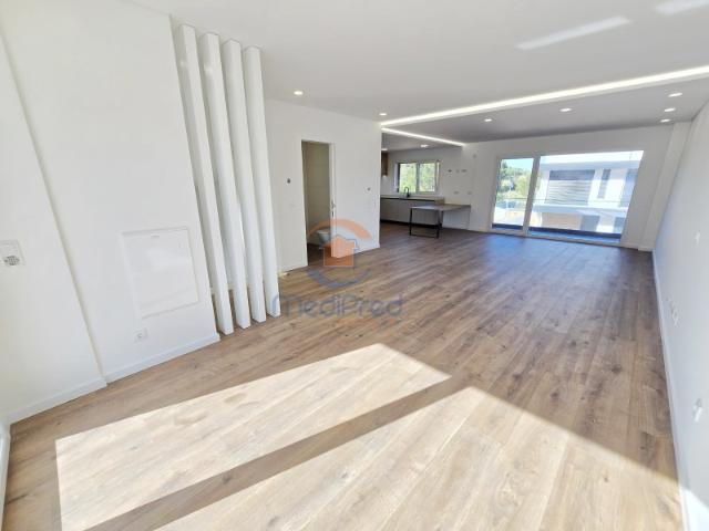 Moradia T5 isolada, com Piscina de Água Salgada | Santa Iria de Azóia, Loures