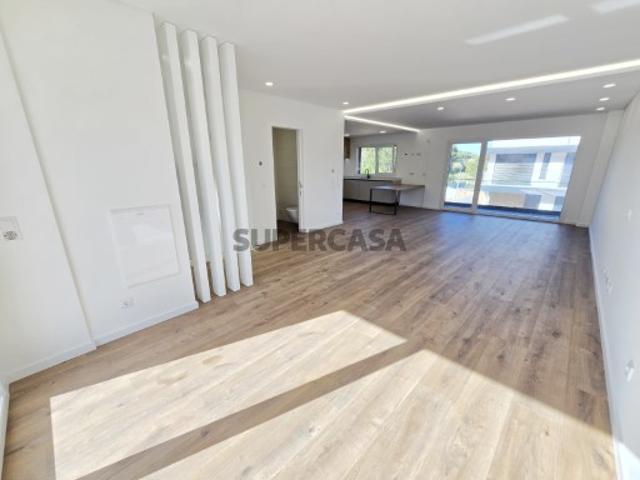 Moradia T5 isolada, com Piscina de Água Salgada | Santa Iria de Azóia, Loures