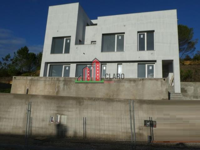 Moradia T5 Isolada Trouxemil Rios Frios