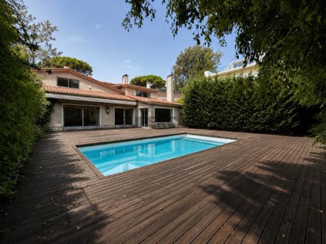 Moradia T5 junto ao casino Estoril Cascais a metros das praias da linha