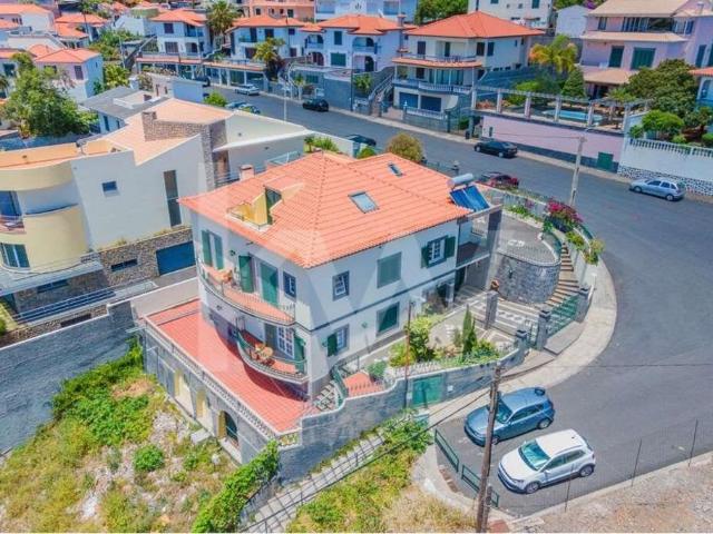 Moradia T5 luxuosa com deslumbrante vista sobre o mar e a ba. 408m² Sé Funchal