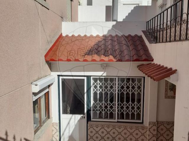 Moradia T5 para arrendar em Oeiras e São Julião da Barra, Paço de Arcos e Caxias, Oeiras RE/MAX Portugal