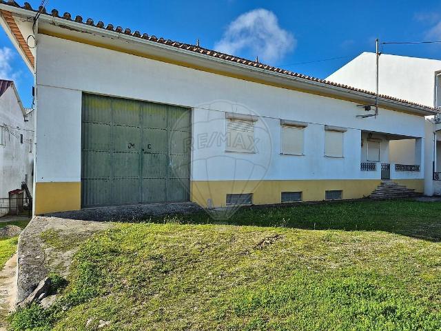 Moradia T5 para arrendar em Tolosa, Nisa RE/MAX Portugal