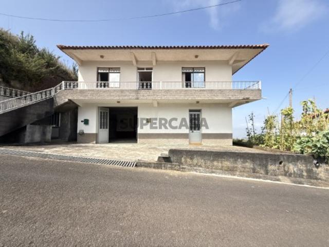 Moradia T5 para Recuperar | Ilha, Santana